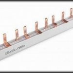 Comb for circuit breakers